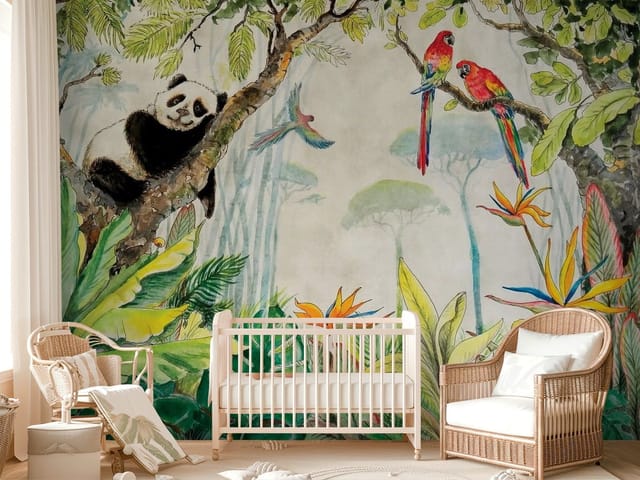 Fototapeta Dżungla – panda na drzewie w otoczeniu bujnej roślinności