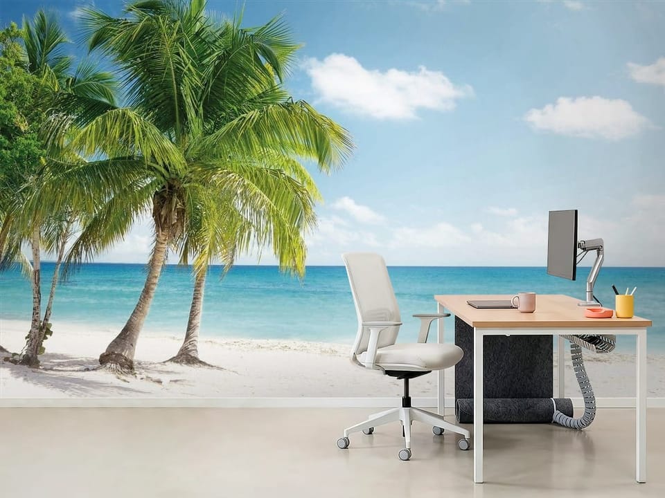 Fototapeta z palmami na piaszczystej plaży i spokojnym morzem - dekoracja ściany w minimalistycznym biurze