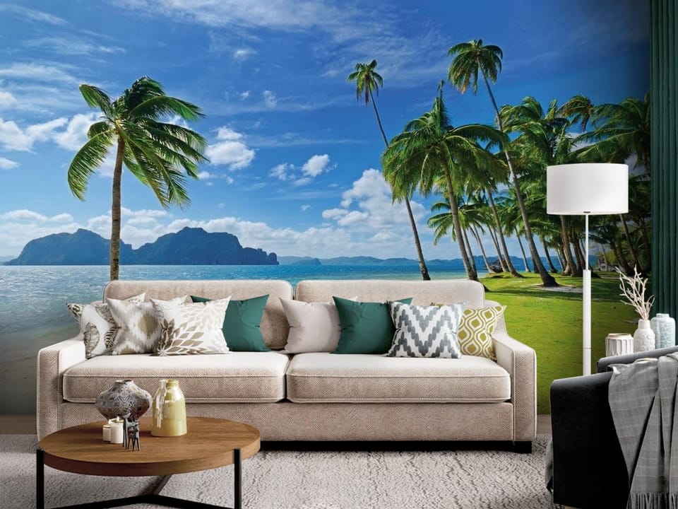 Fototapeta z piaszczystą plażą, palmami i oceanem w tle - dekoracja ściany za kanapą w salonie