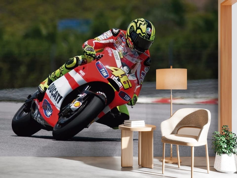 Fototapeta z motocyklem wyścigowym i kierowcą na torze - minimalistyczny przedpokój w jasnych kolorach