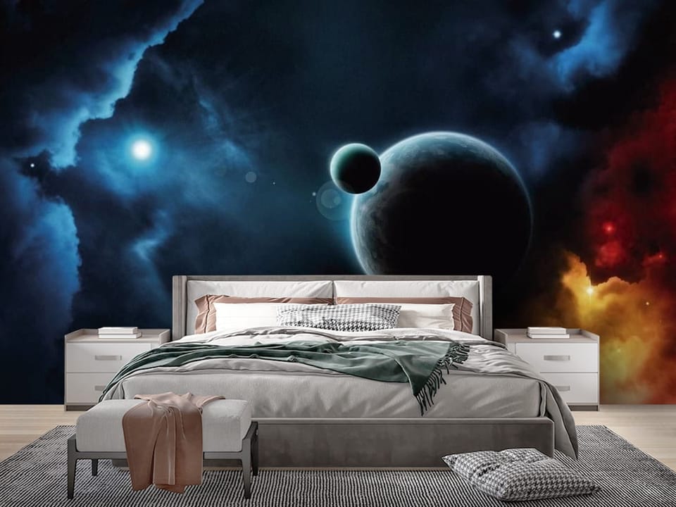 Fototapeta z planetą i księżycem w kosmicznej scenerii pełnej mgławic - nowoczesna ściana w jasnej i nasłonecznionej sypialni