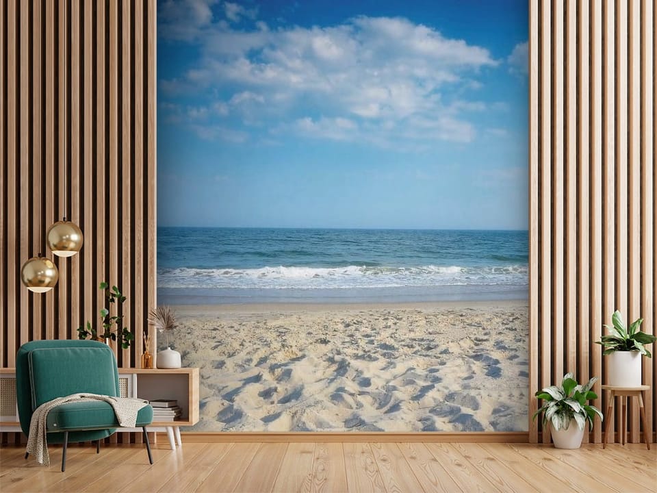 Fototapeta z piaszczystą plażą i spokojnym oceanem pod błękitnym niebem - aranżacja w przedpokoju w połączeniu z lamelami ściennymi