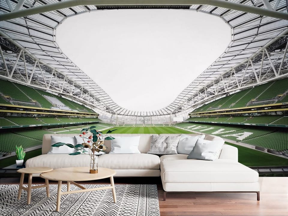 Fototapeta z wnętrzem stadionu piłkarskiego z zieloną murawą i przeszklonym dachem - nowoczesna strefa chillout w salonie