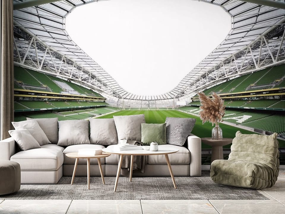 Fototapeta z wnętrzem stadionu piłkarskiego z zieloną murawą i przeszklonym dachem - nowoczesny salon z różnymi dodatkami