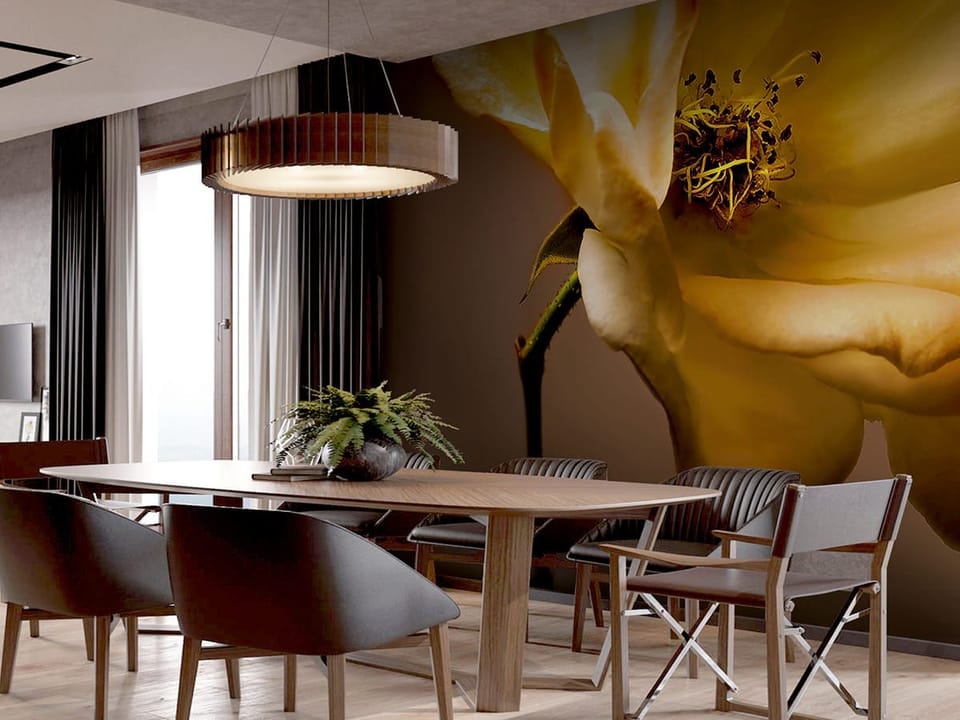 Fototapeta Żółta róża z bliska we wnętrzu kuchni