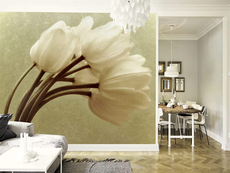 Fototapeta Bukiet białych tulipanów we wnętrzu kuchni