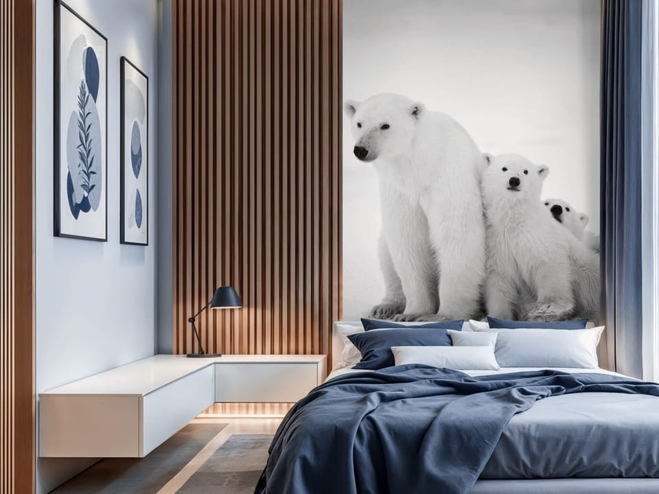 Fototapeta z trzema niedźwiedziami polarnymi na śnieżnym tle - nowoczesna inspiracja do sypialni