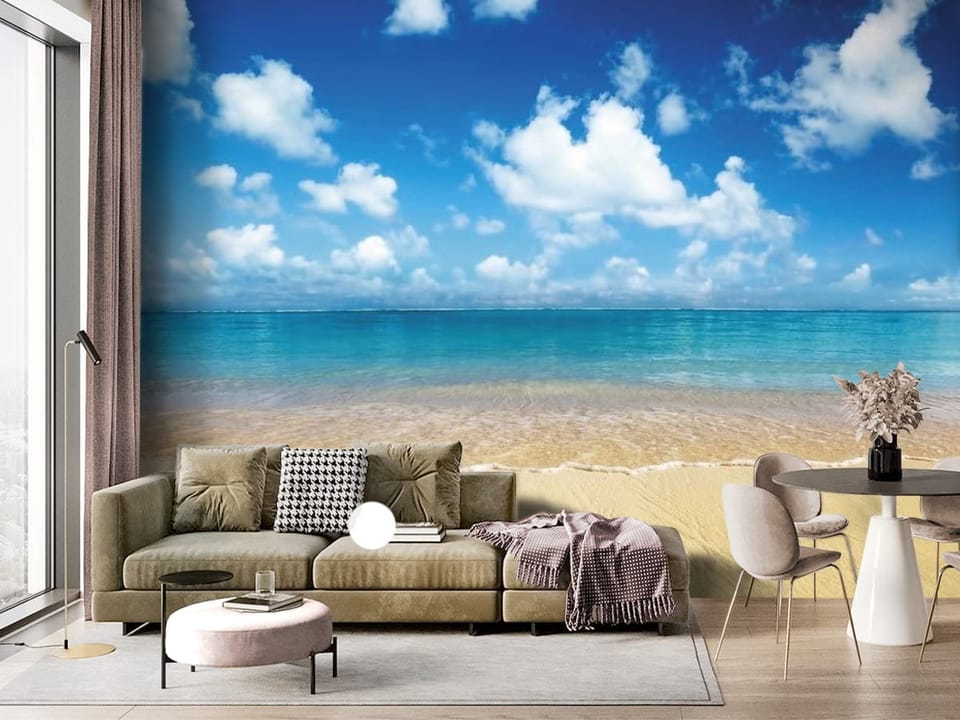 Fototapeta z piaszczystą plażą i błękitnym morzem pod jasnym niebem - ściana akcentowa w salonie z dużym oknem