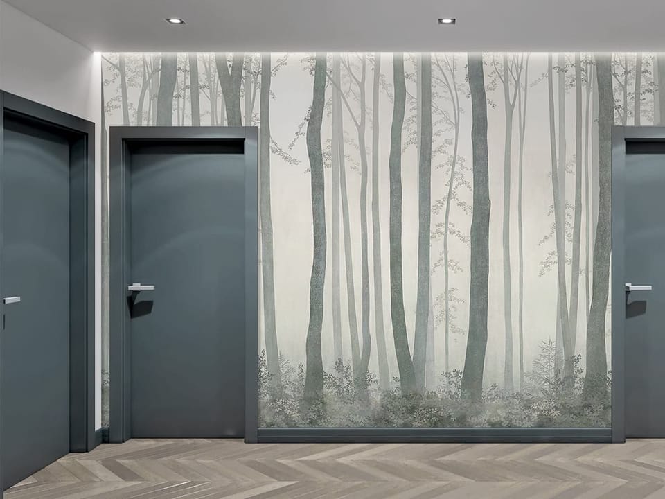 Fototapeta Leśna mgła i wysokie pnie drzew we wnętrzu przedpokoju