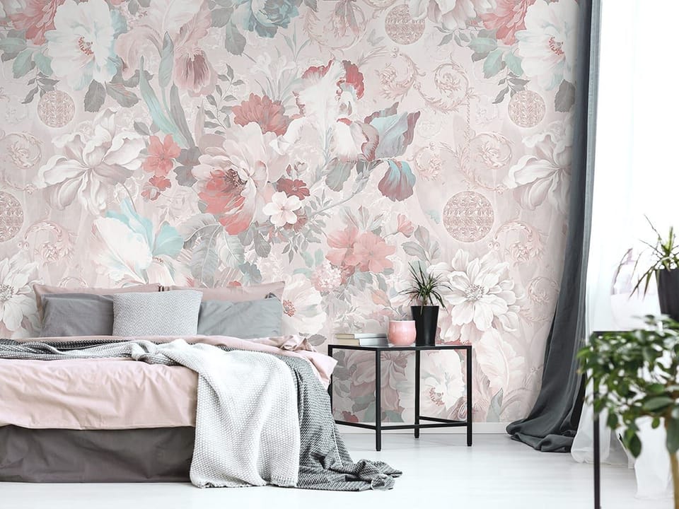 Fototapeta Kwiaty polne z ornamentami we wnętrzu sypialni