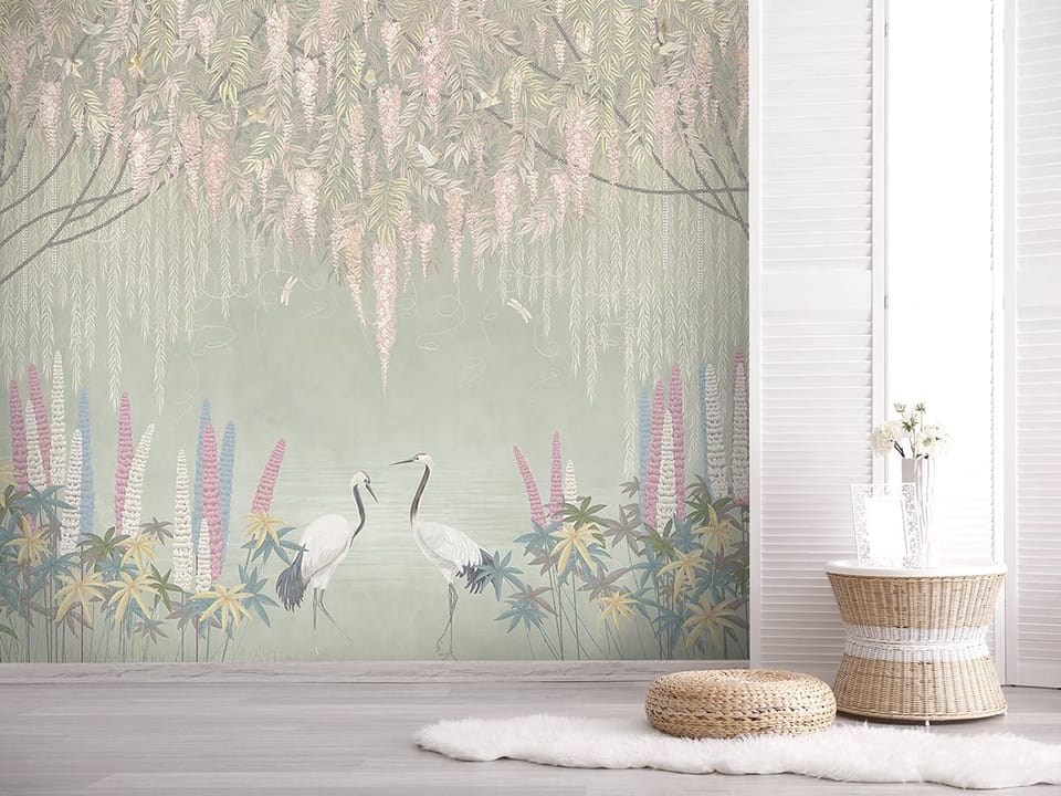 Fototapeta Żurawie w Ogrodzie Pełnym Kwiatów we wnętrzu salonu