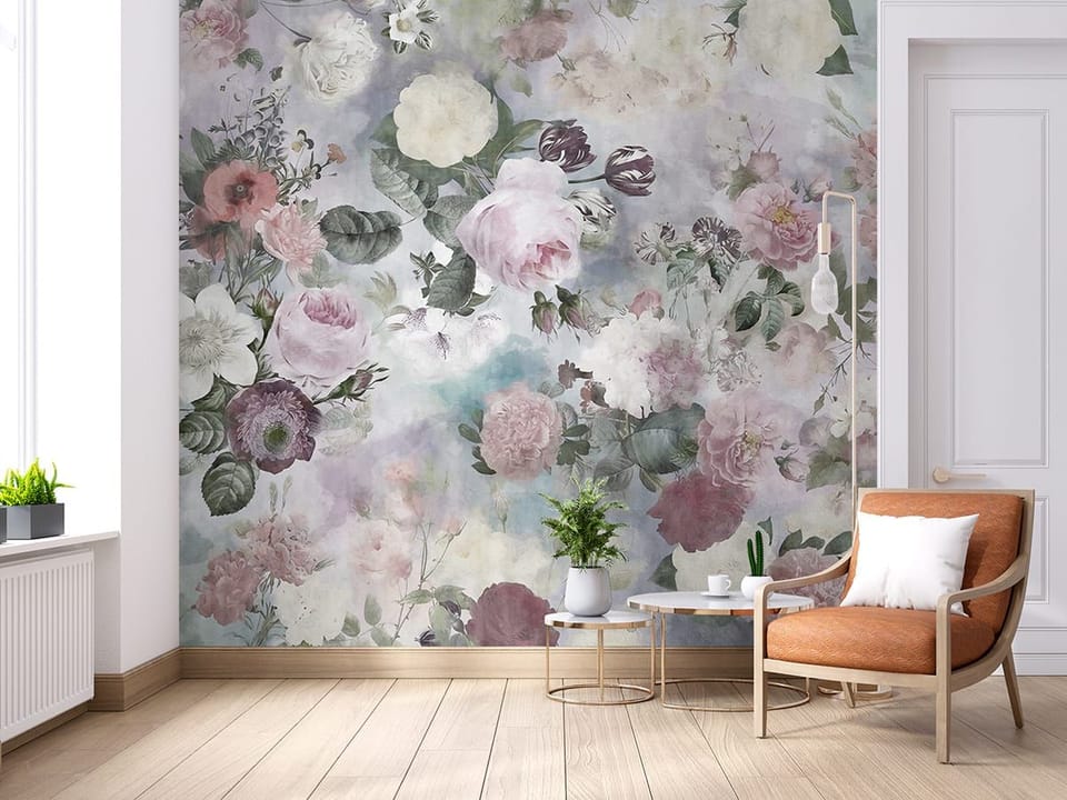 Fototapeta Pastelowe kwiaty i zielone liście we wnętrzu salonu