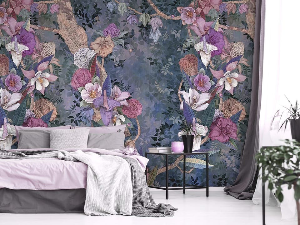 Fototapeta Kwiaty na tle gałęzi drzewa we wnętrzu sypialni