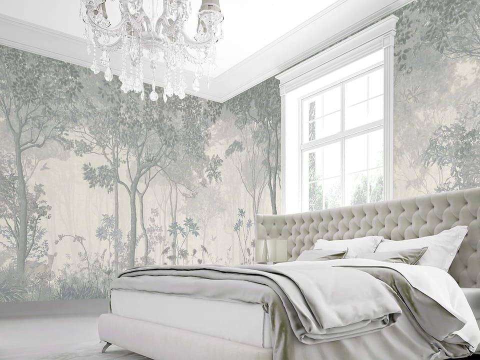 Fototapeta Gęsty las z wysokimi drzewami we wnętrzu sypialni