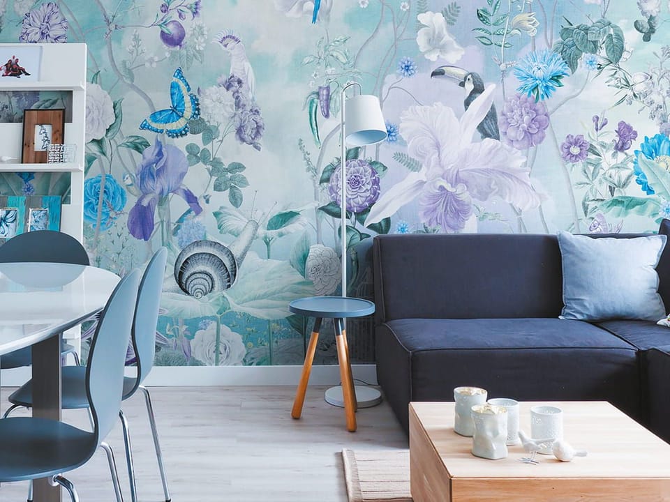 Fototapeta Kwiaty i ptaki na tle nieba we wnętrzu salonu