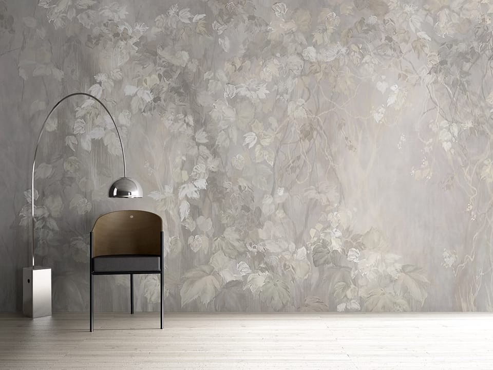 Fototapeta Delikatne liście na jasnym tle we wnętrzu przedpokoju