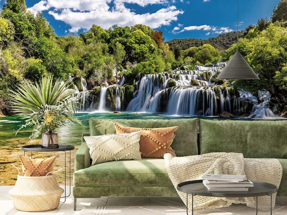 Fototapeta Wodospad wśród zieleni we wnętrzu salonu