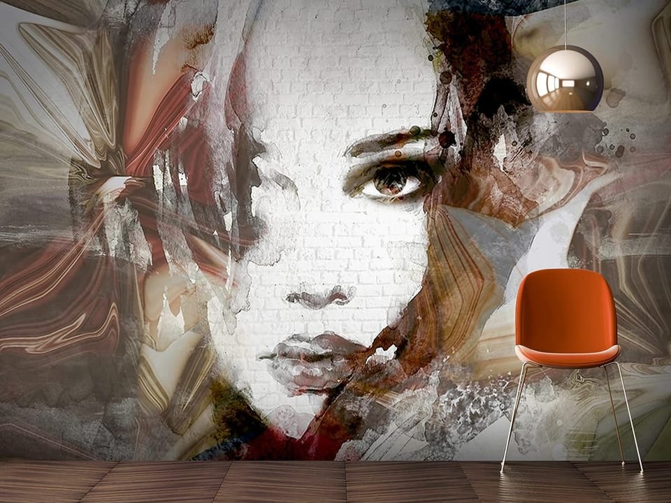 Fototapeta Twarz kobiety na tle muralu we wnętrzu przedpokoju
