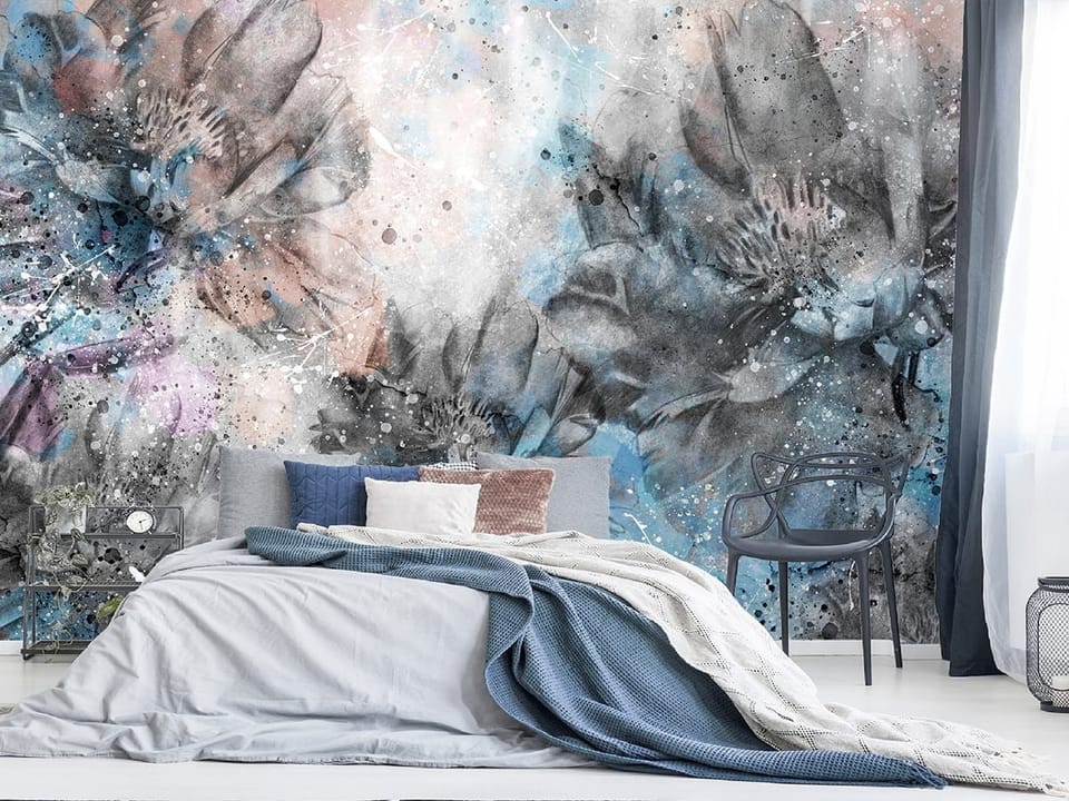 Fototapeta Abstrakcyjne kwiaty w szarości we wnętrzu sypialni