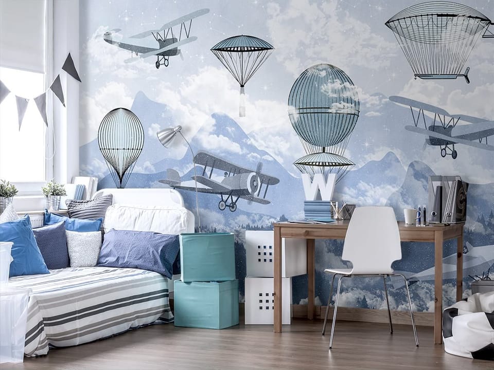 Fototapeta Góry dziecięce z balonami i samolotami we wnętrzu pokoju dziecka