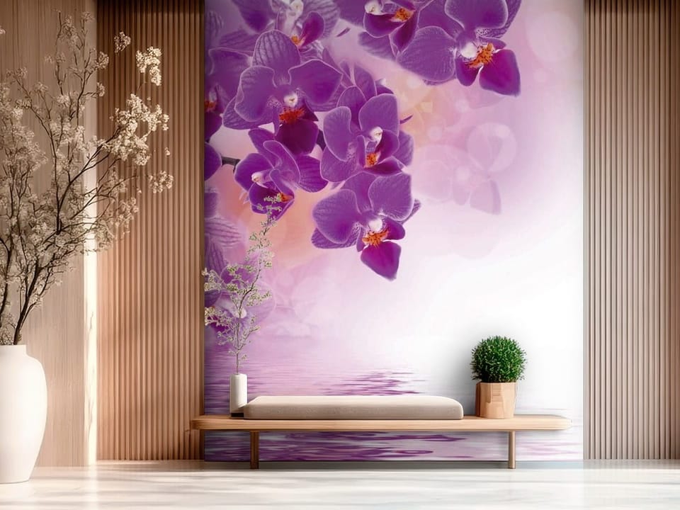 Fototapeta z fioletowymi orchideami odbijającymi się w wodzie - ściana w nowoczesnym dużym przedpokóju