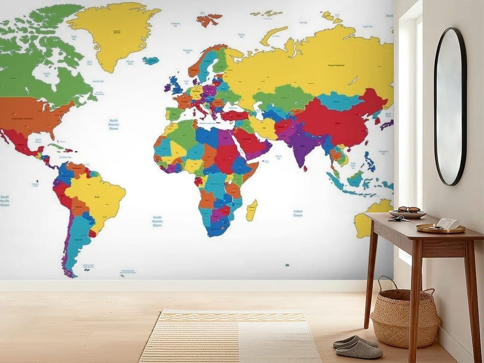 Fototapeta z kolorową mapą świata, kontynentami i oceanami na białym tle - inspiracji do minimalistycznego przedpokoju