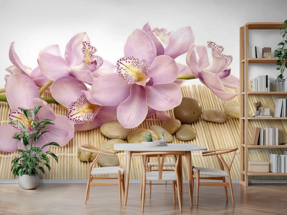 Fototapeta z fioletowymi orchideami na bambusowej macie i kamieniach - widok na ścianę w strefie jadalnianej w kuchni