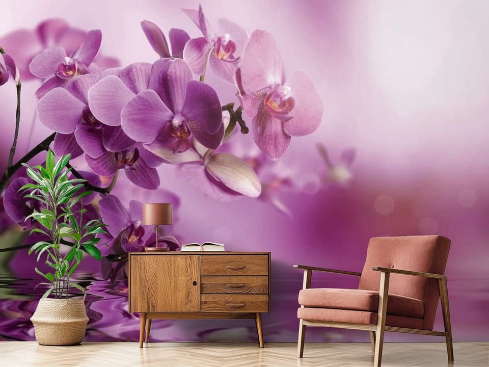 Fototapeta z fioletowymi orchideami unoszącymi się nad wodą z delikatnymi falami - aranżacja przytulnego i jasnego przedpokoju