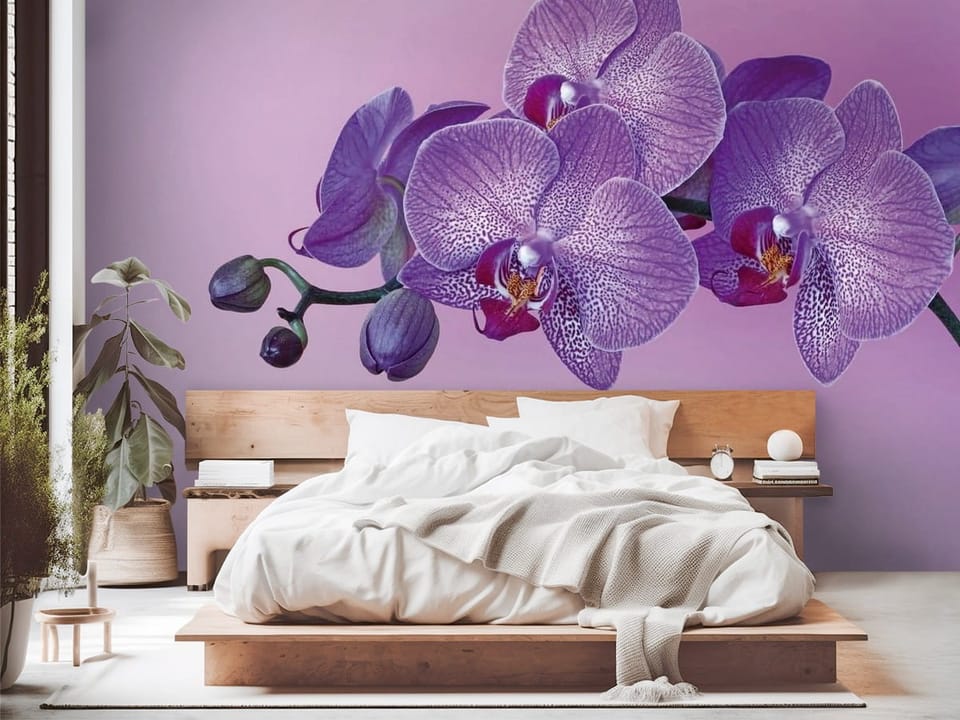 Fototapeta z fioletowymi orchideami na różowym tle z delikatnymi wzorami - aranżacja sypialni