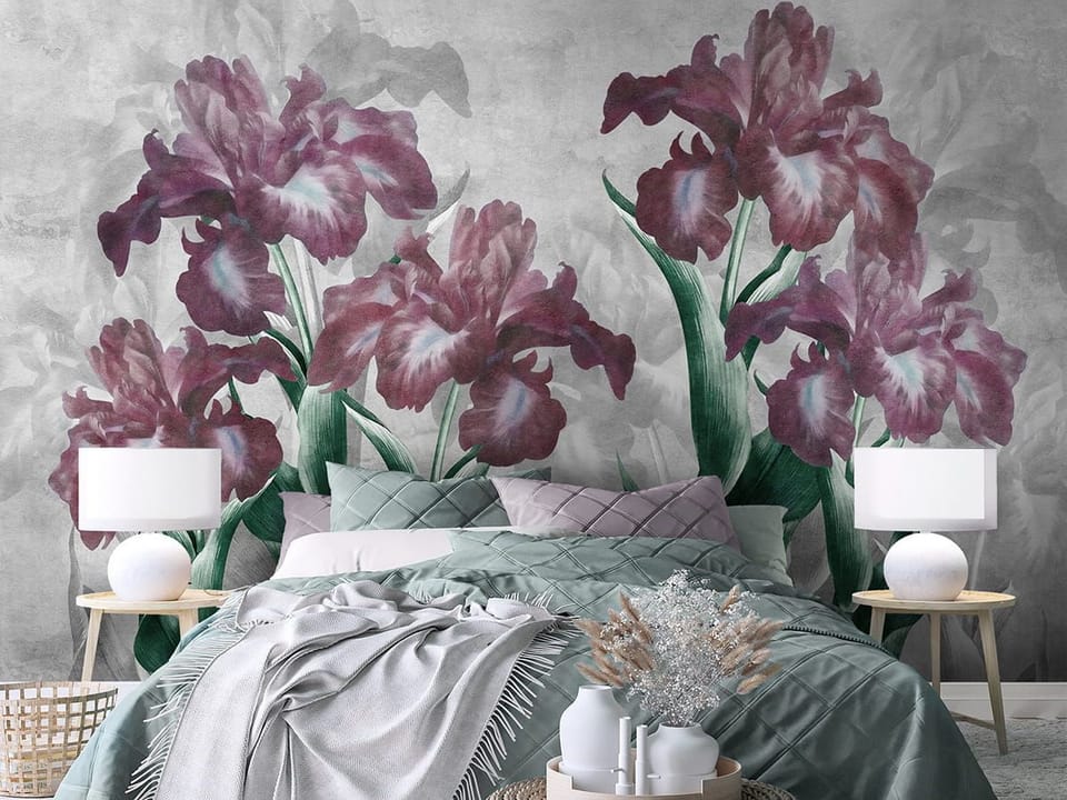 Fototapeta Egzotyczne irysy na szarym tle we wnętrzu sypialni