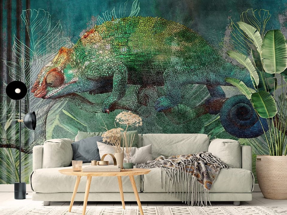 Fototapeta Kameleon wśród zieleni liści we wnętrzu salonu