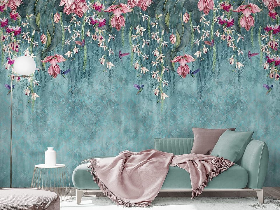 Fototapeta Egzotyczne kwiaty na turkusowym tle we wnętrzu salonu