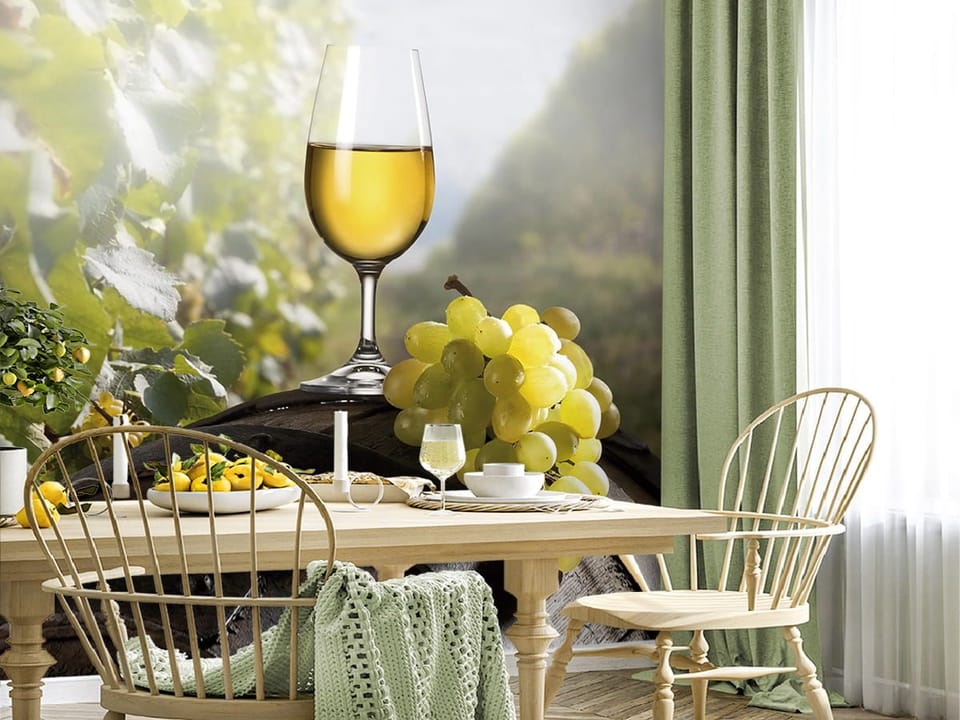 Fototapeta Kieliszek wina na beczce we wnętrzu kuchni