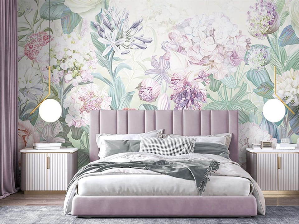 Fototapeta Egzotyczne kwiaty w pastelach we wnętrzu sypialni