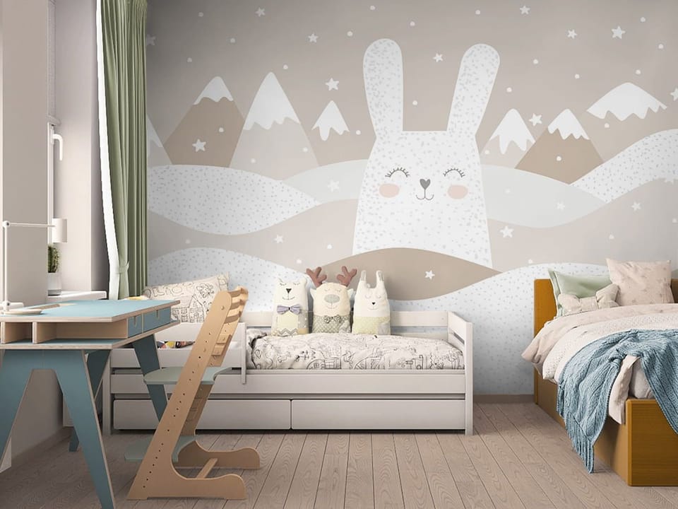 Fototapeta Uśmiechnięty królik w górach we wnętrzu pokoju dziecka