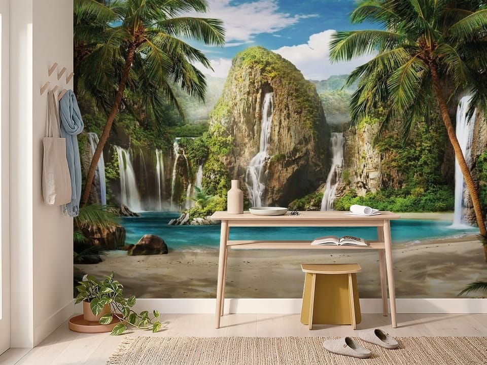 Fototapeta z tropikalnymi wodospadami, palmami i laguną - inspiracja do przytulnego przedpokoju