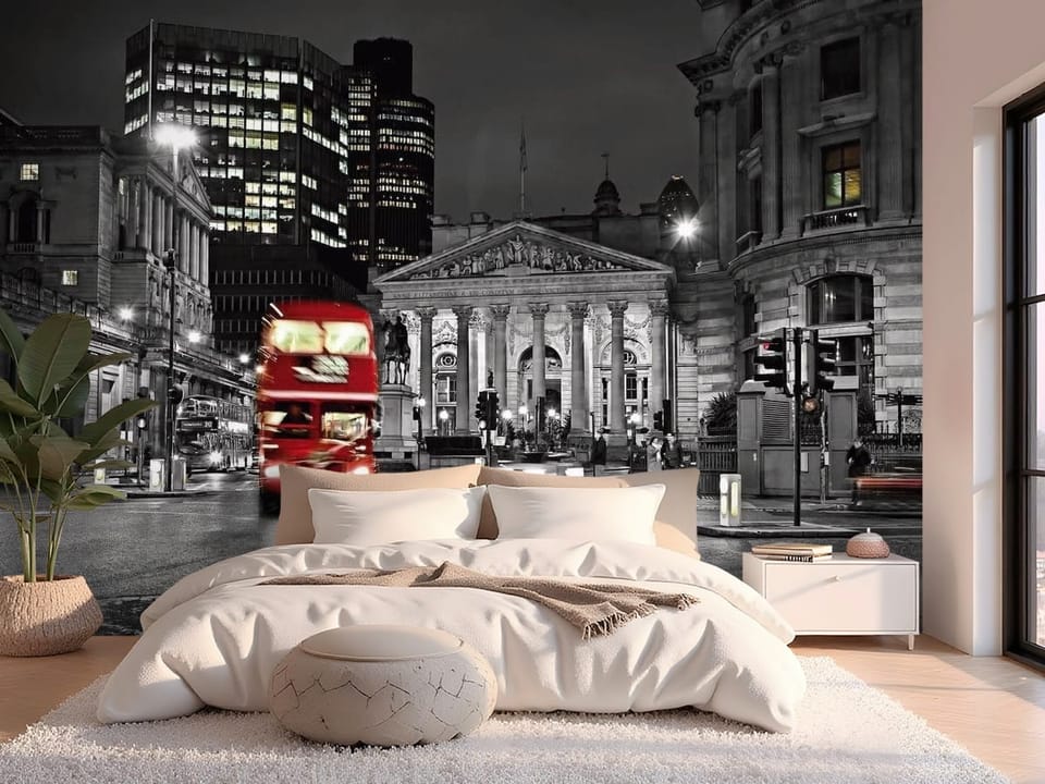 Fototapeta z czerwonym autobusem piętrowym na tle Londynu nocą - ściana w nowoczesnej sypialni