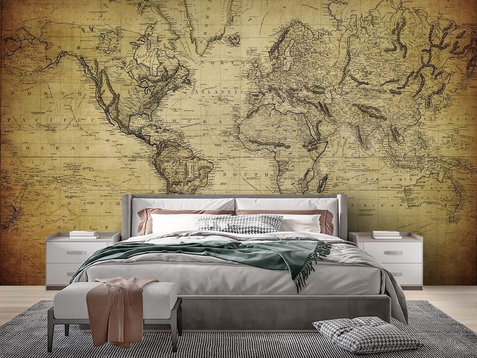Fototapeta przedstawiająca starą mapę świata z kontynentami i ozdobnymi napisami - nowoczesna ściana w jasnej i nasłonecznionej sypialni
