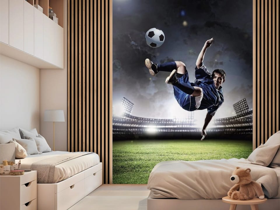 Fototapeta z piłkarzem w niebieskim stroju na tle stadionu - nowoczesna aranżacja w pokoju dziecięcym