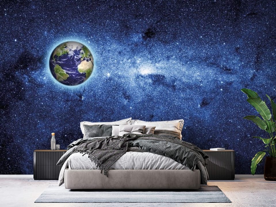 Fototapeta z planetą Ziemia w przestrzeni kosmicznej z gwiazdami i mgławicą - ściana w eleganskiej sypialni