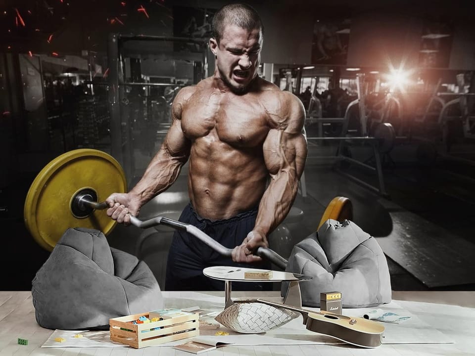 Fototapeta przedstawiająca umięśnionego mężczyznę podnoszącego sztangę z żółtą tarczą na siłowni - inspiracja do pokoju nastolatka