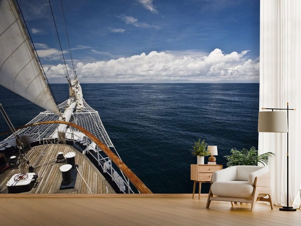 Fototapeta przedstawiająca pokład żaglowca z żaglami na tle oceanu i nieba - jasny przedpokój w stylu minimalistycznym