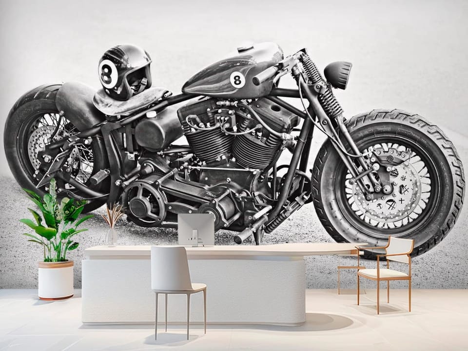 Fototapeta z motocyklem i kaskiem na siedzeniu, duże koła i cylindry - aranżacja w nowoczesnym biurze