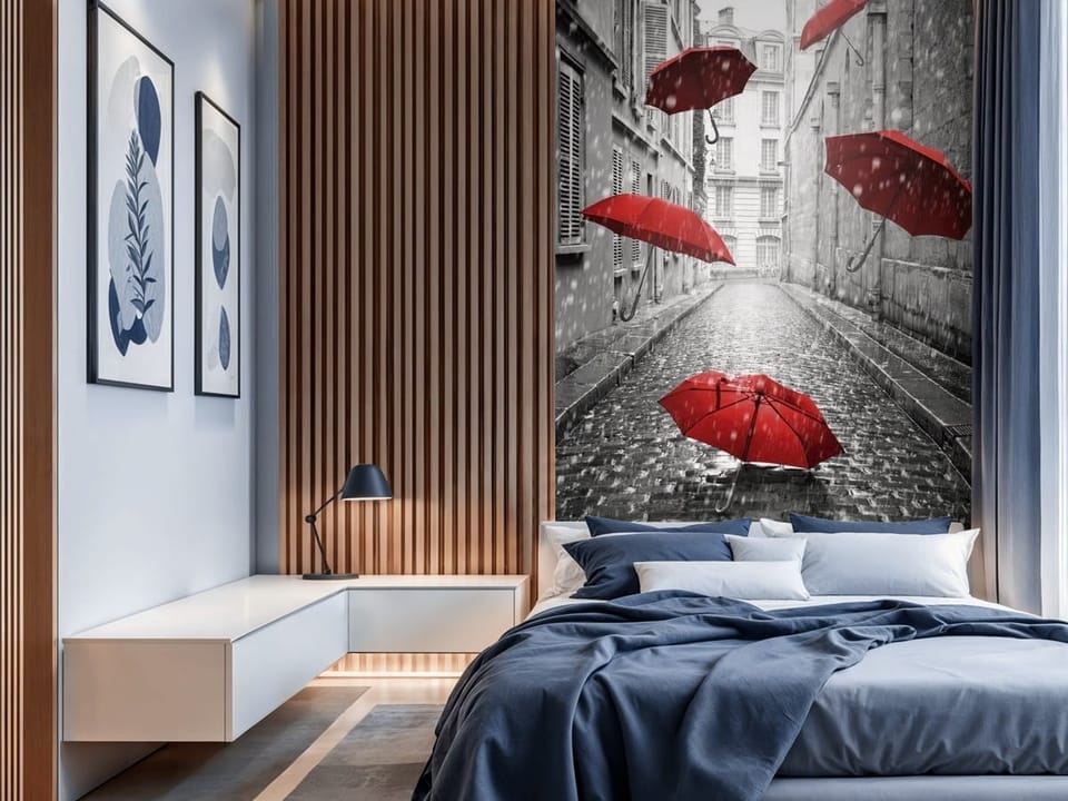 Fototapeta z czerwonymi parasolami unoszącymi się nad brukowaną uliczką - nowoczesna inspiracja do sypialni