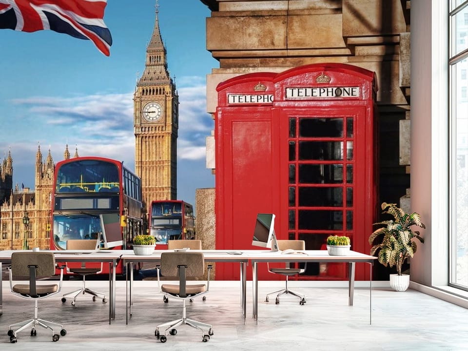 Fototapeta z czerwonymi budkami telefonicznymi i wieżą zegarową w Londynie - ściana w dużym biurze