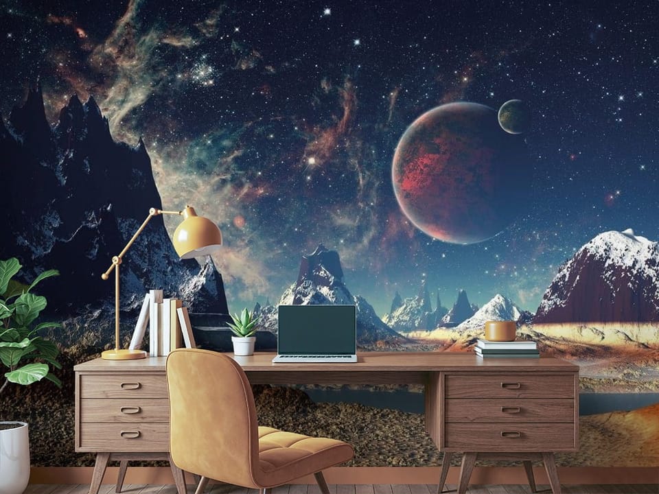 Fototapeta z górami na obcej planecie, śnieg, pierścienie i gwiazdy - biurko w pokoju nastolatka