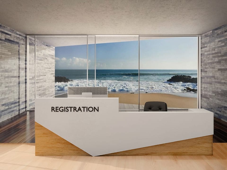 Fototapeta z widokiem na ocean przez okno, z plażą i niebem - ściana za ladą recepcyjną w noworzesnym biurze