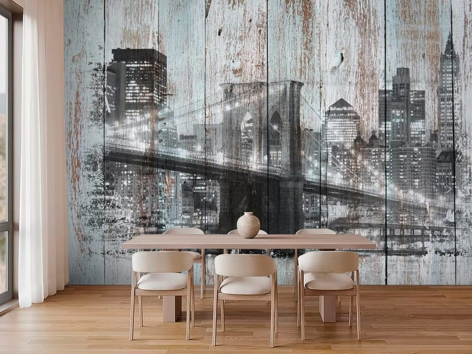 Fototapeta z mostem i miejską panoramą na tle drewnianych desek - strefa jadalniana w kuchni w kremowych kolorach