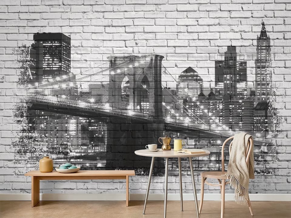 Fototapeta z mostem oświetlonym nocą na tle wieżowców i ceglanej ściany - ściana w minimalistycznej kawiarni
