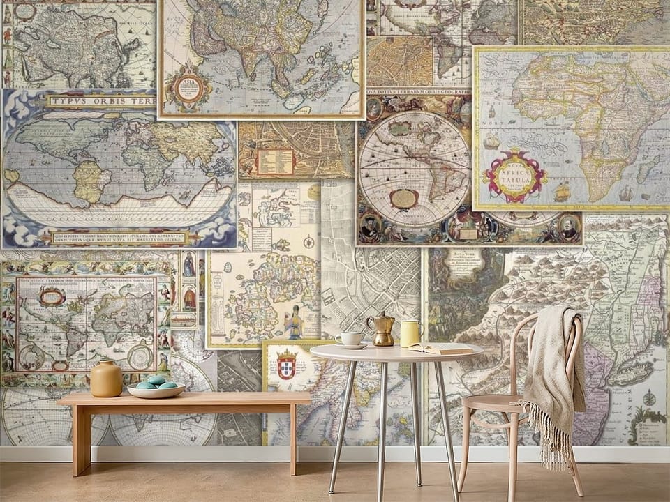 Fototapeta z kolażem starych map świata, bogato zdobiona detalami - ściana w minimalistycznej kawiarni